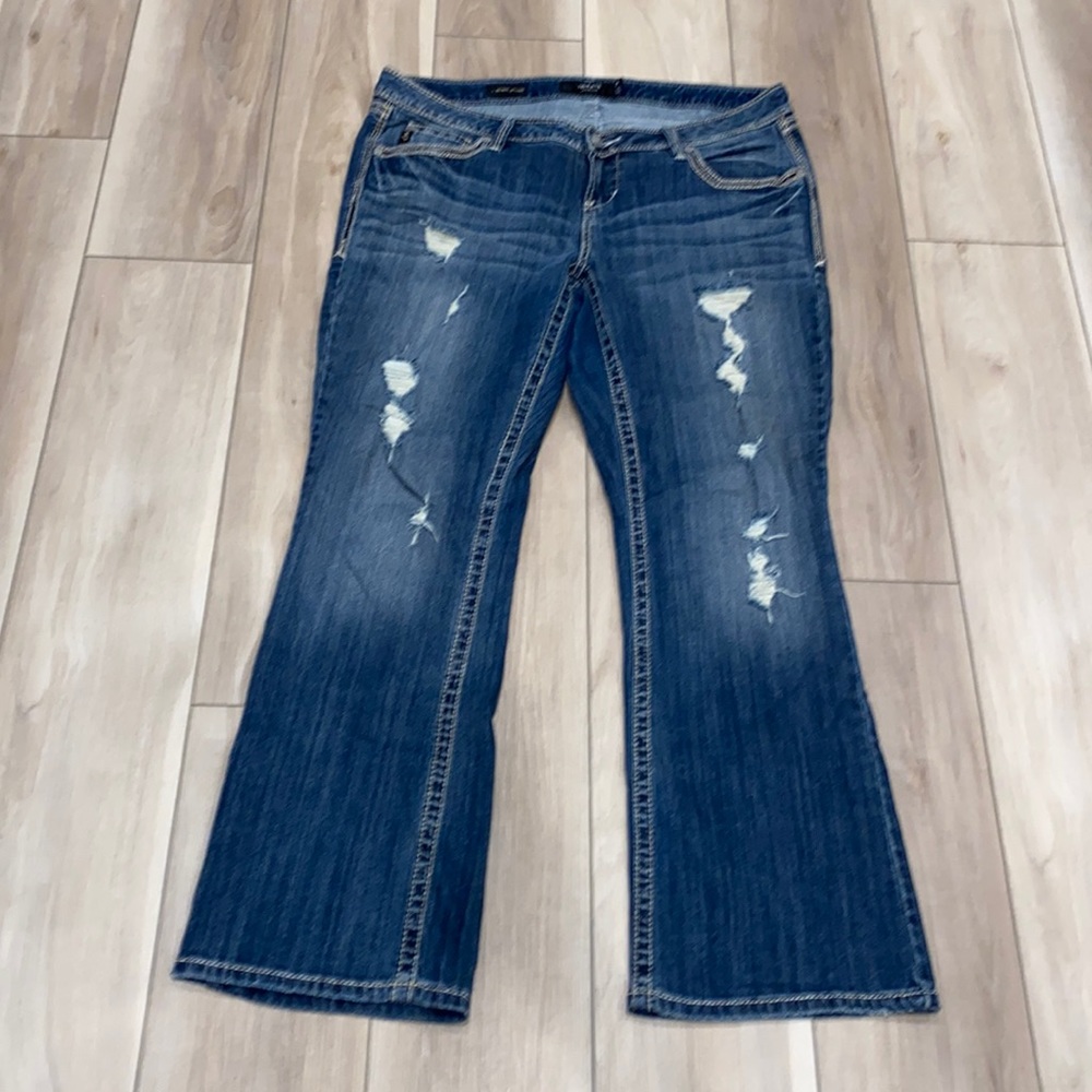 EUC Torrid Premium Relaxed Bootleg Size 14 Distressed Jeans